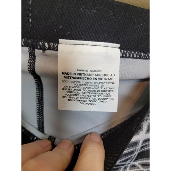 Nike Pro Leggings Cropped Women's Size Medium Black and White print - Picture 2 of 5